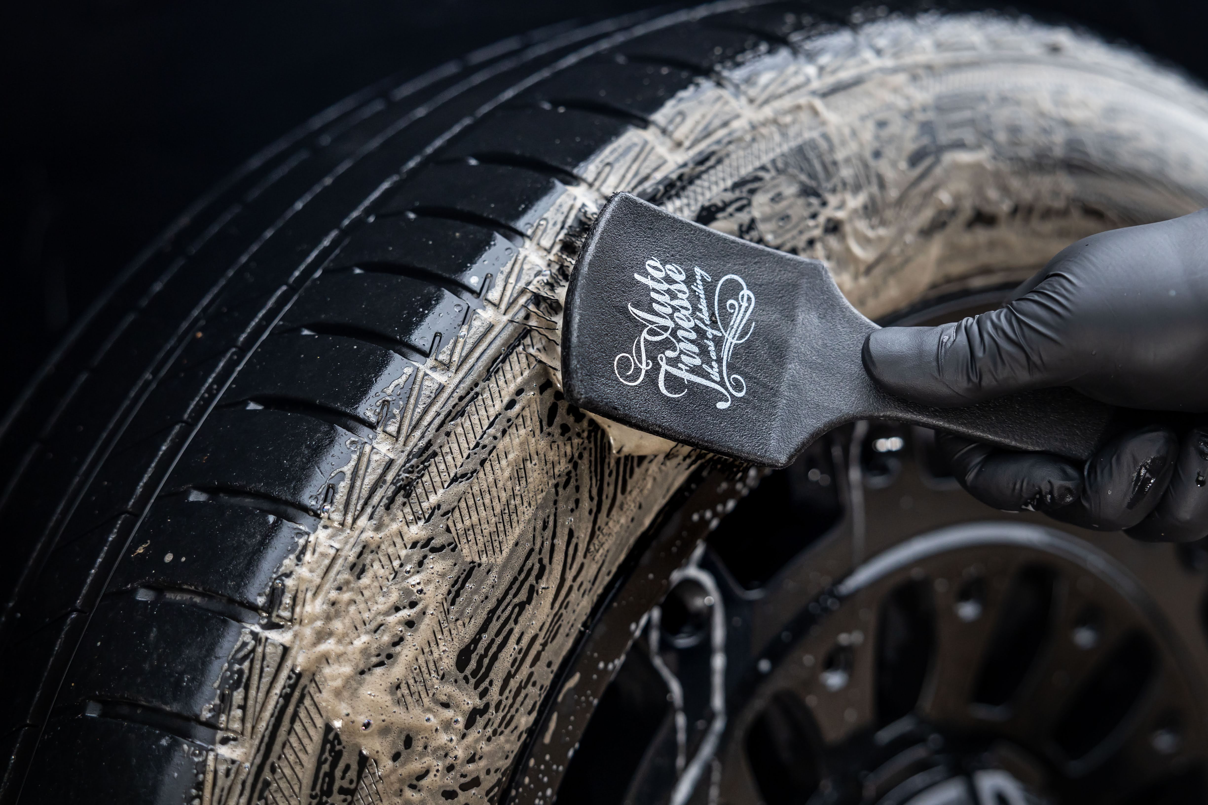 Auto Finesse Rubber Scrubber kartáč na pneumatiky